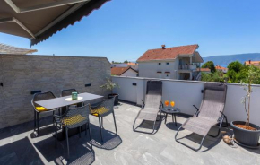 Nice Apartment In Pinezici With House Sea View